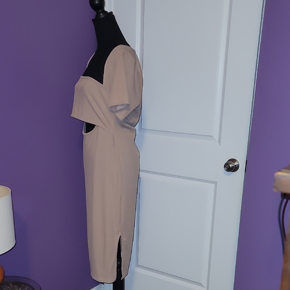 Pretty Little Thing Neutral Short Sleeve Dress w/ Cutout Mid Section Sz: 16 NWT - Picture 7 of 7